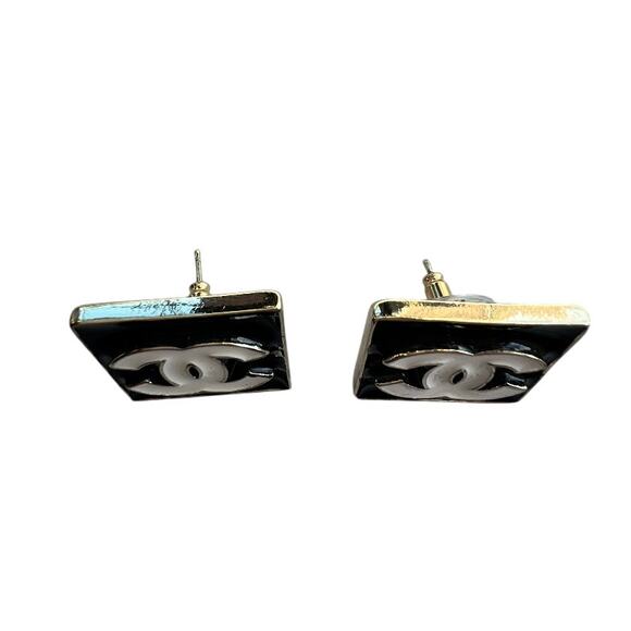 Black and White Statement CHANEL Stud Earrings Autumn 2021 (CHXX030) - Picture 2 of 5